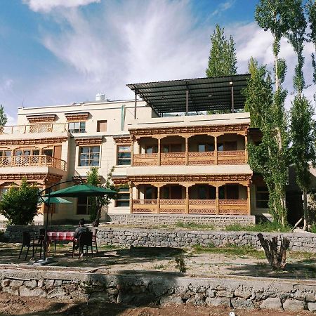 Готель Sindhu Residency She Екстер'єр фото