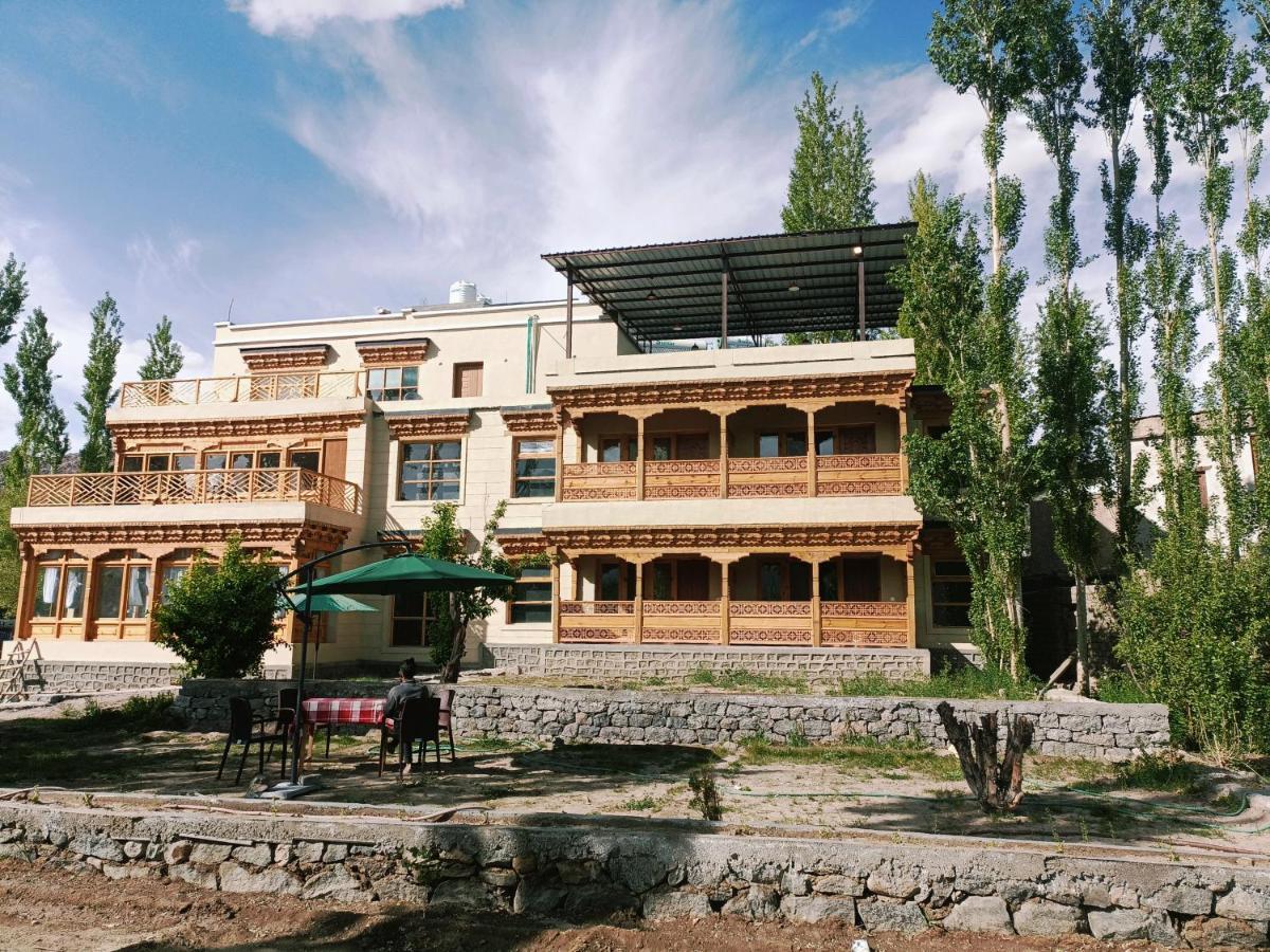 Готель Sindhu Residency She Екстер'єр фото
