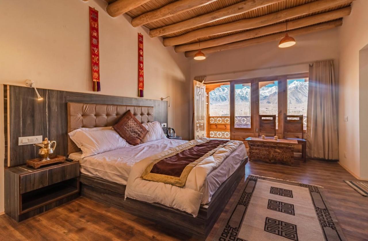 Готель Sindhu Residency She Екстер'єр фото