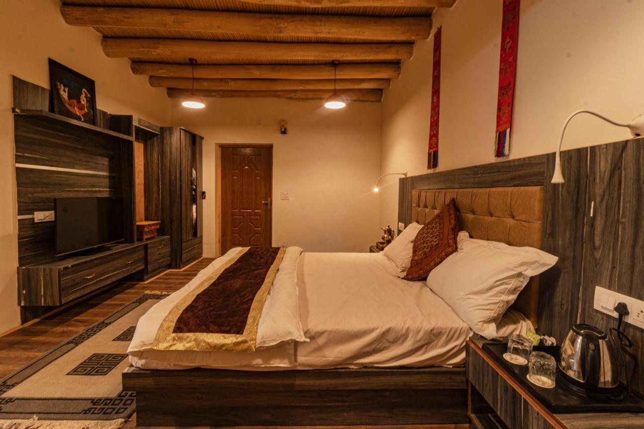 Готель Sindhu Residency She Екстер'єр фото